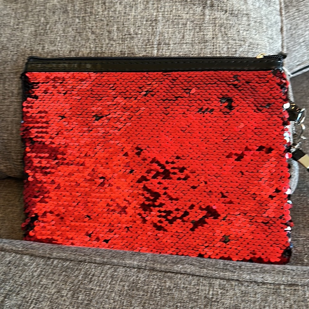 3/15 Red and black sequined clutch